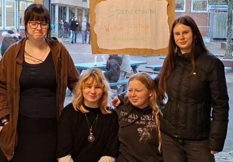 Die vier Schülerinnen 